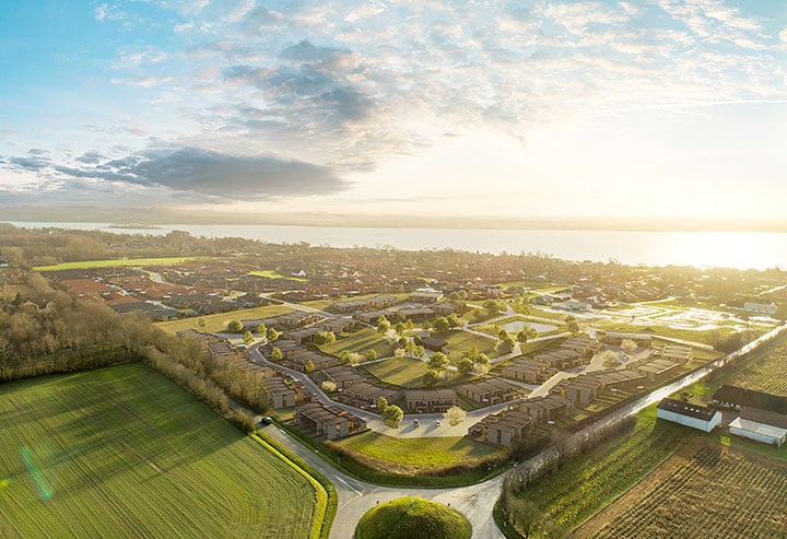 Alle boliger ligger højt placeret i det kuperede terræn