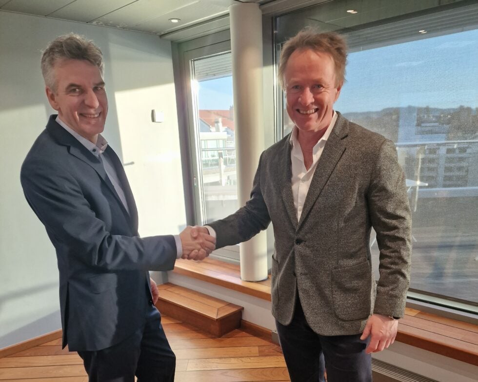 handshake-980x784